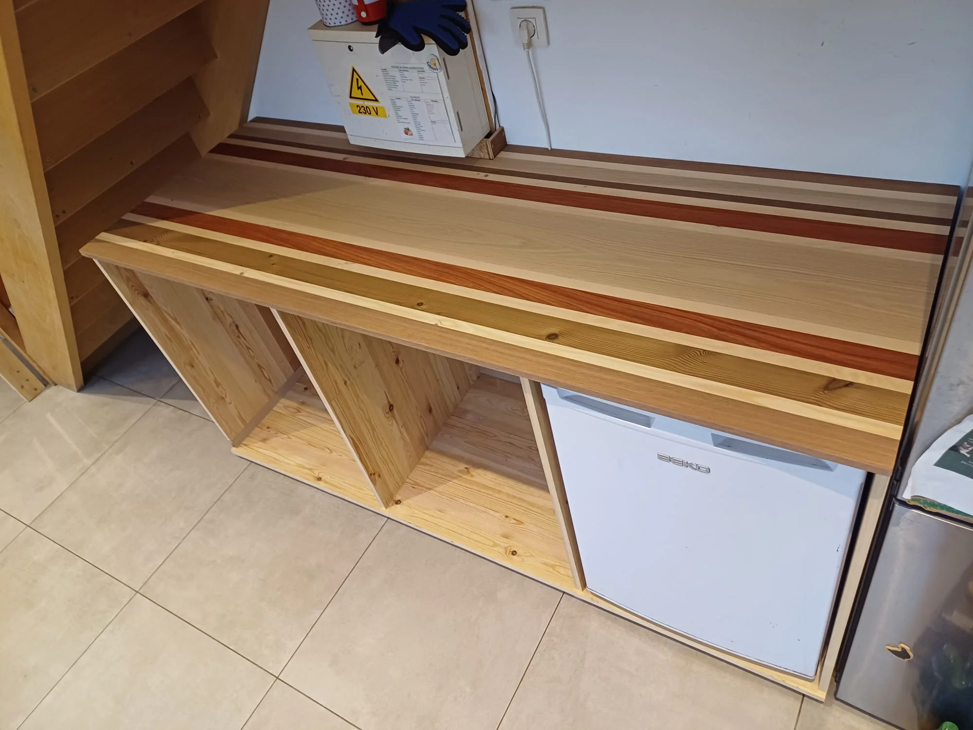 Armoire Rangement Cuisine - Création artisanale en bois massif par Le Petit Menuisier