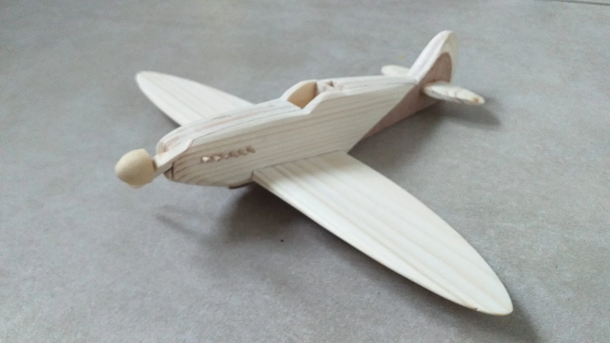 Avion en Bois - Création artisanale en bois massif par Le Petit Menuisier