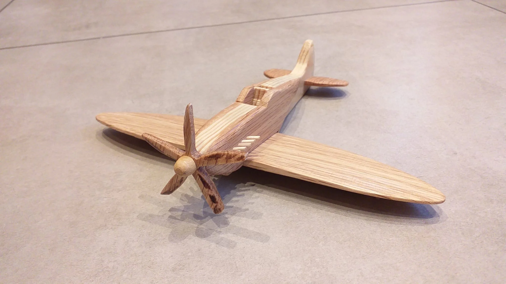 Avion en Bois (modèle 2) - Création artisanale en bois massif par Le Petit Menuisier
