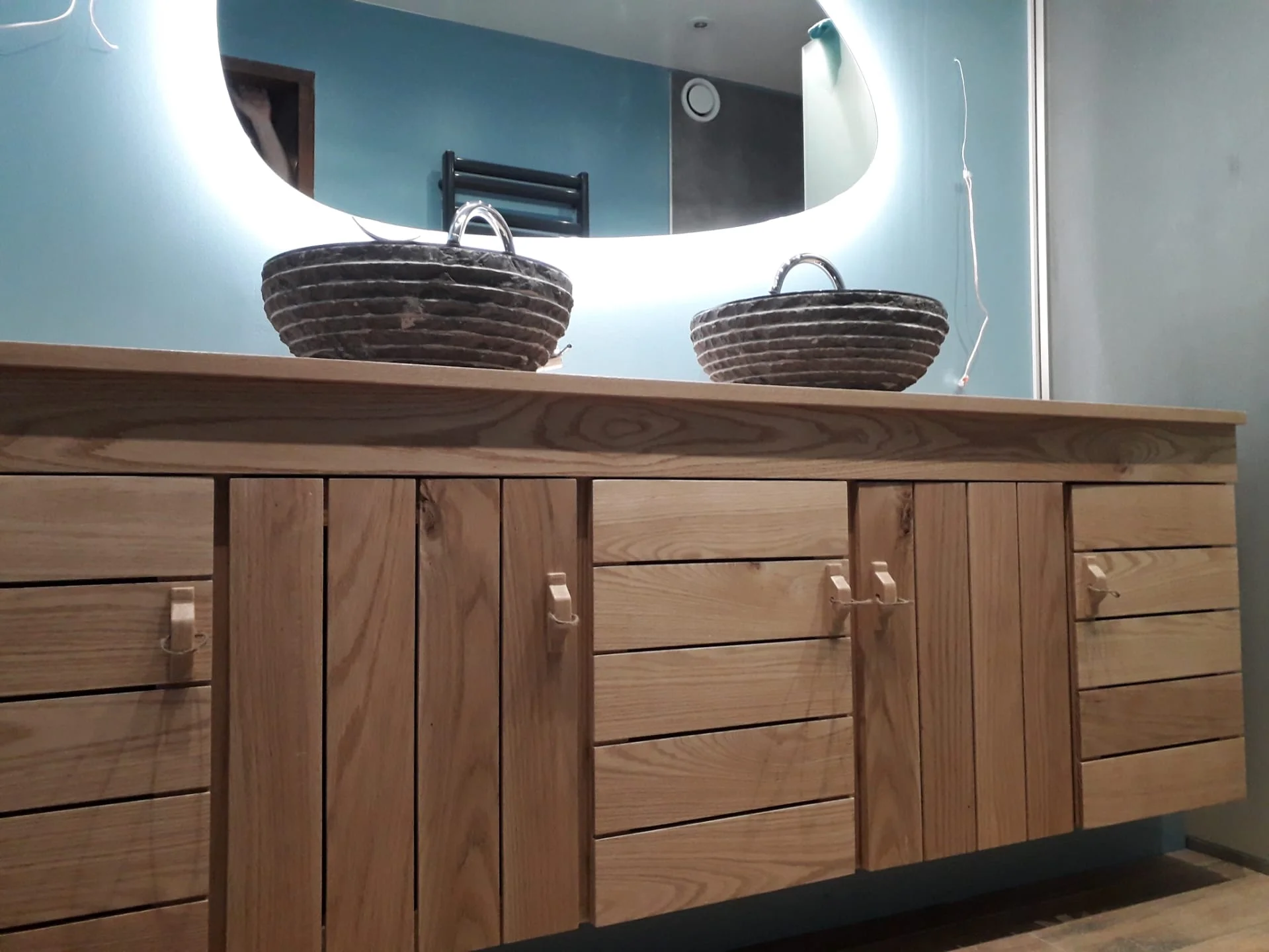 Meuble Salle de Bain - Création artisanale en bois massif par Le Petit Menuisier