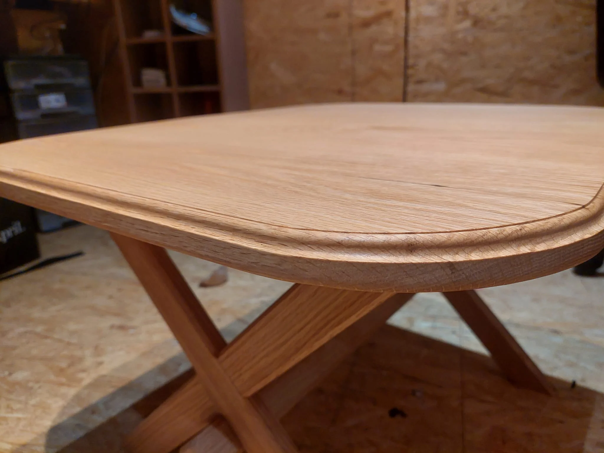 Petite Table de Salon - Création artisanale en bois massif par Le Petit Menuisier